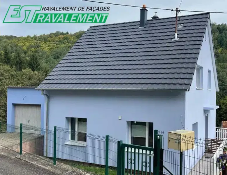 Façade et toiture rénovées après isolation complète à Rosteig