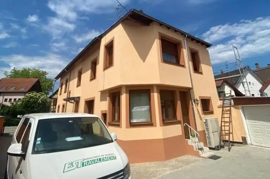 Façade rénovée après isolation par l’extérieur à Bischheim – chantier Est Ravalement