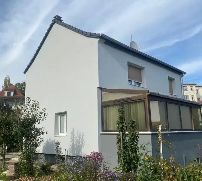 Application d’un isolant thermique sur les murs d’une maison à Sarrebourg