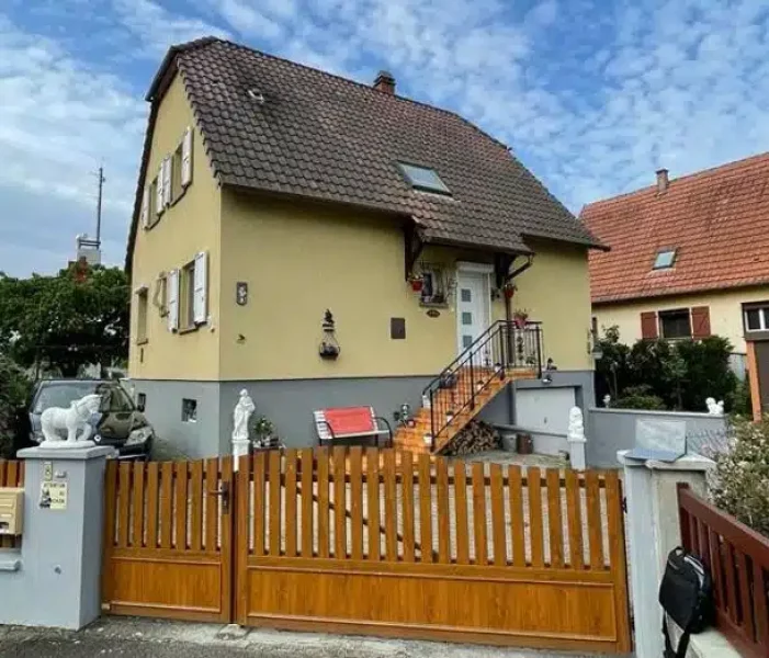 Façade de maison en rénovation à Haguenau avant isolation extérieure